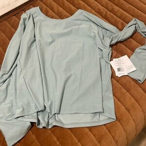 Beyond yoga feather light long sleeve size small minty gree